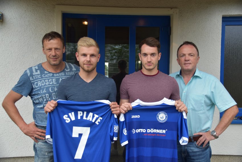 Trainer Rüdiger Vokuhl mit unseren Neuzugängen Christoph Rekittke, Christian Möller und Vereinsvorsitzendem Steffen Korwand (v.l.n.r.)